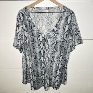 MTS • Black White and Gray Snake Print V-Neck Shift Top Size 1X